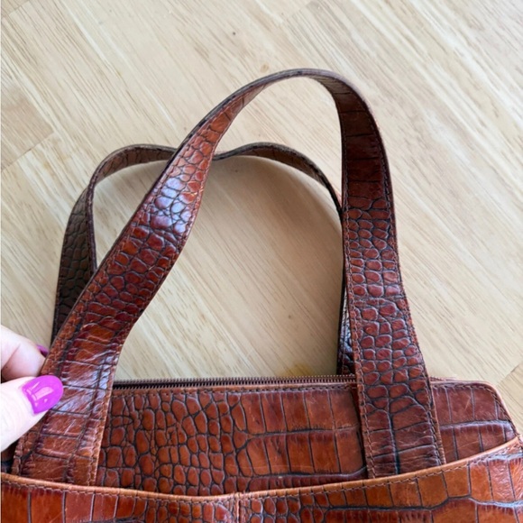 Chic Leather Brown Crocodile Pattern Shoulder Bag Brass Accent Two Handle Zip - Picture 6 of 10